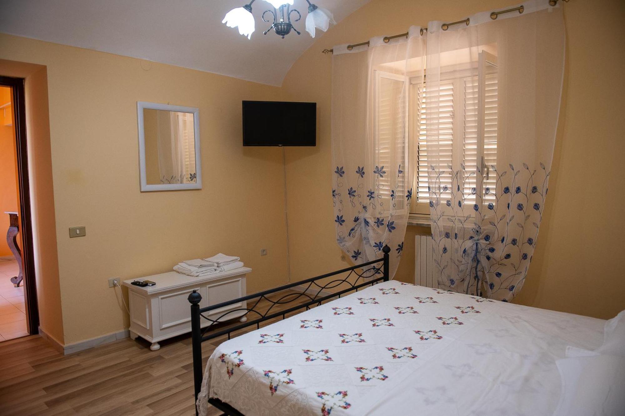 Mandevilla Home Caiazzo ภายนอก รูปภาพ