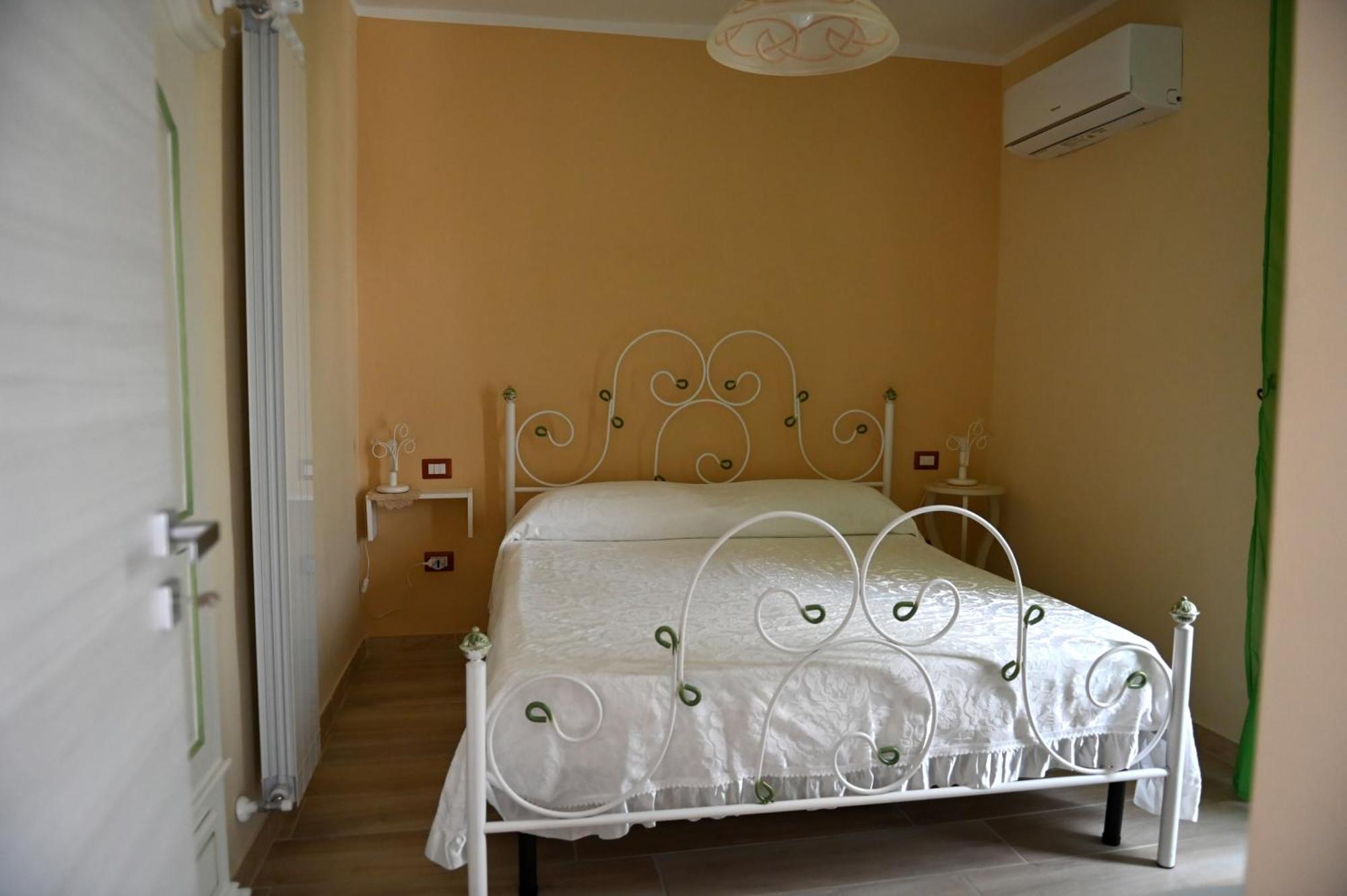 Mandevilla Home Caiazzo ภายนอก รูปภาพ
