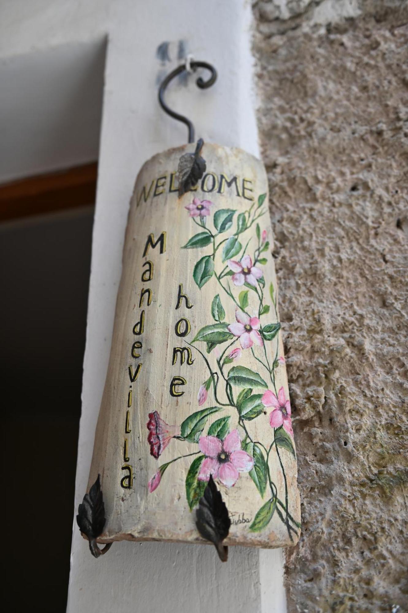 Mandevilla Home Caiazzo ภายนอก รูปภาพ